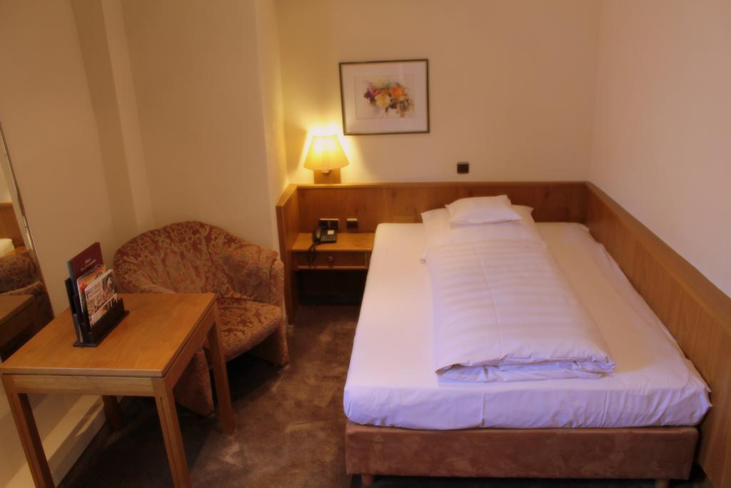 Single Room,120215895:JPEG